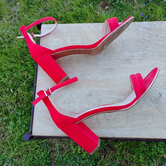 Kenneth Cole Reaction "Lolita" Ankle-Strap Heeled Sandals (size 11M) - Picture 3 of 10